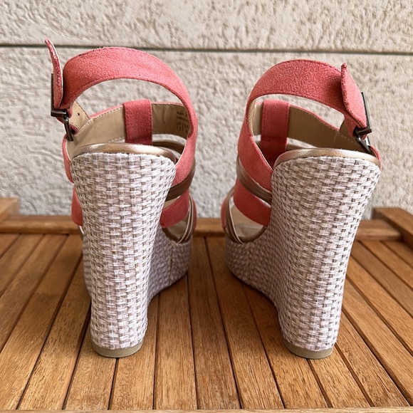 Call it Spring wedge heel platform sandals coral suede and rose gold size 7 1/2 - Picture 4 of 10